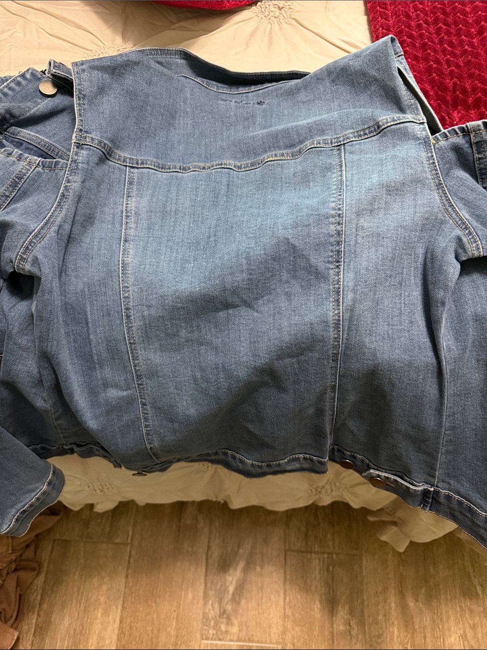 Boston proper denim Cold-Shoulder Jean Jacket in Medium Blue - Picture 4 of 4